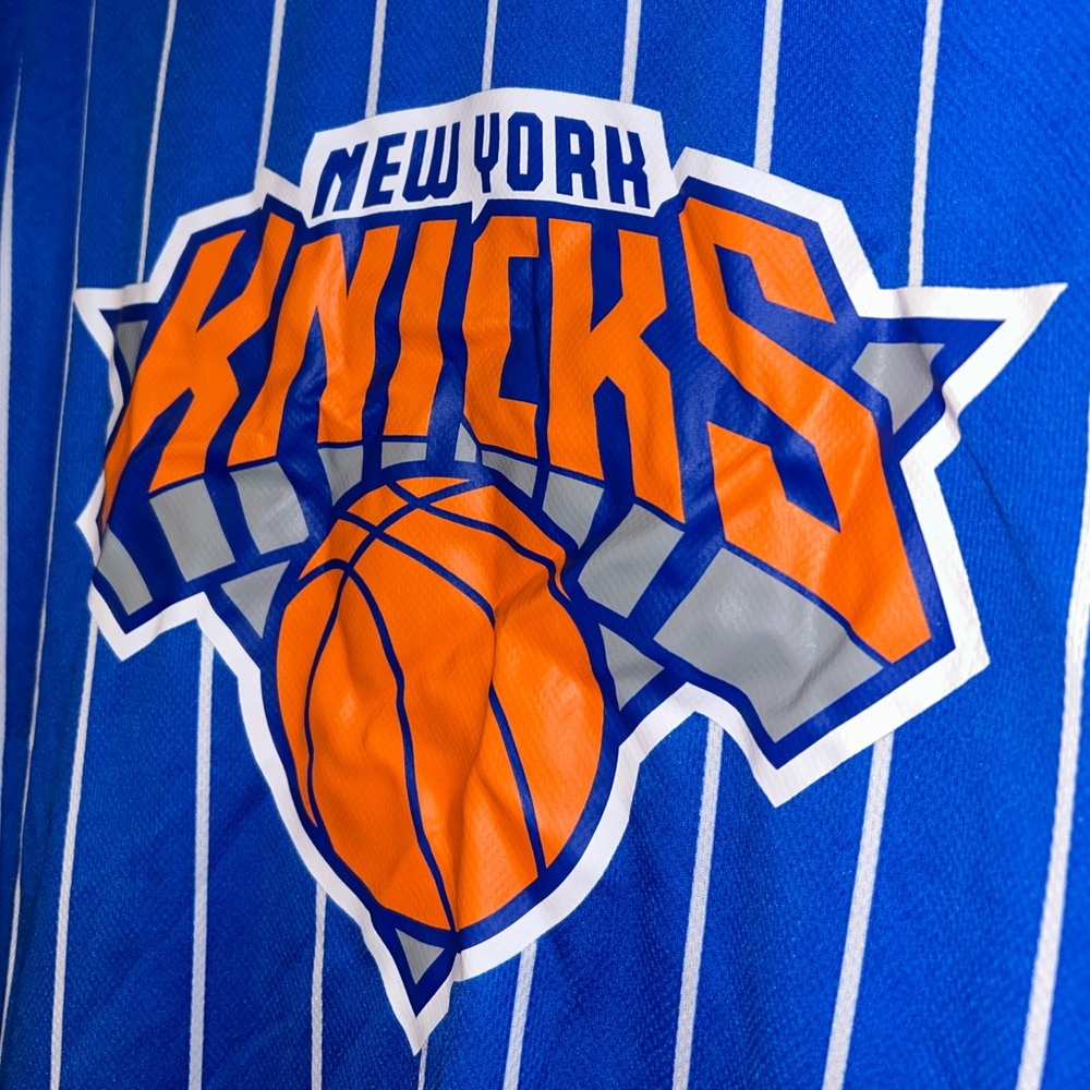 ๐ฝ๐ New York Knicks NBA Basketball Pinstripes Polyester Shirt ๐๏ธ๐ - Picture 9 of 16